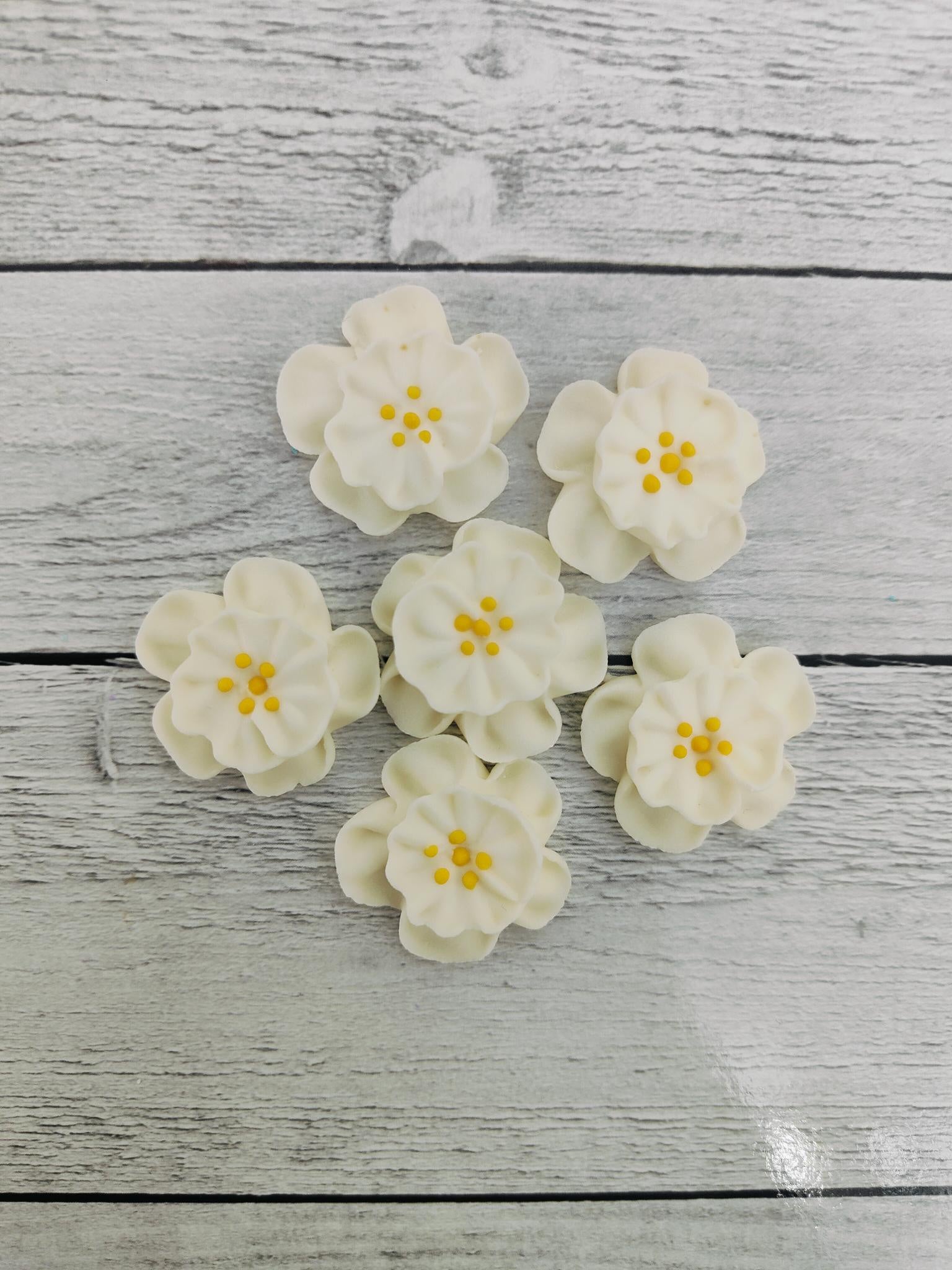 Mini Dainty Bess Sugar Flowers 6 Pack White