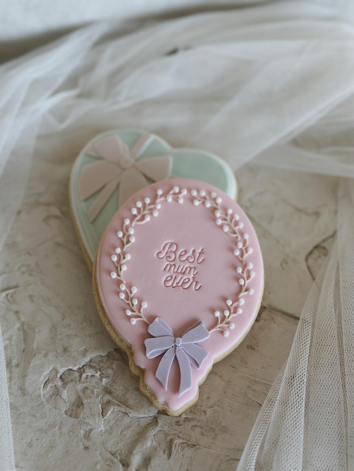 Boss Embossers - Baby's Breath Oval with Fancy Ribbon Stamp and Cutter