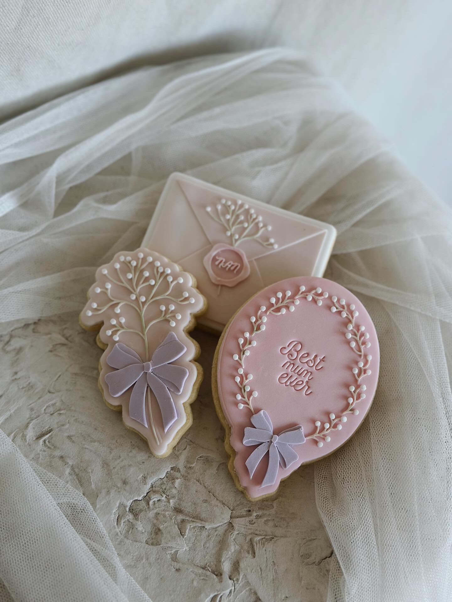 Boss Embossers - Baby's Breath Oval with Fancy Ribbon Stamp and Cutter