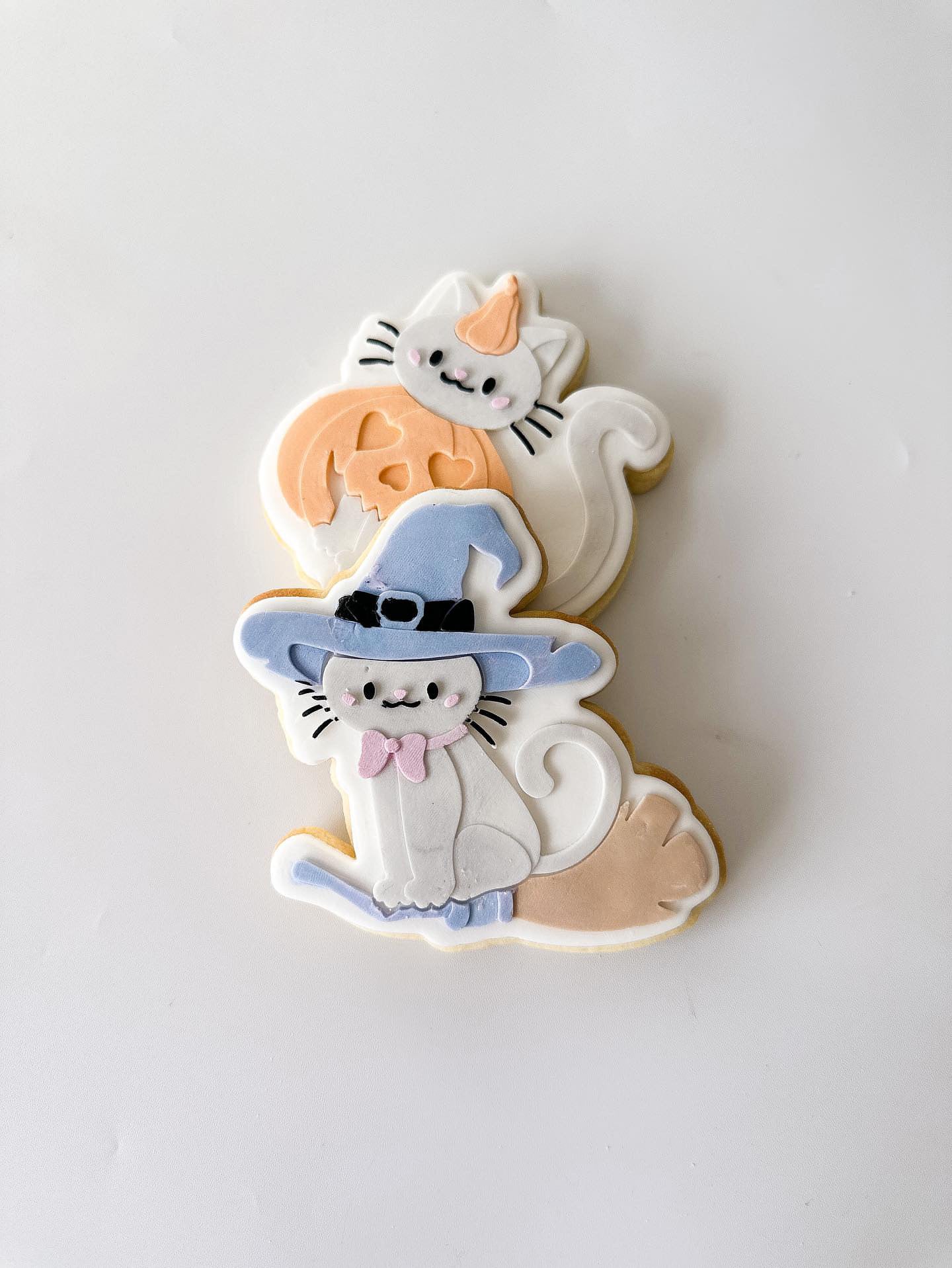 Boss Embossers - Cute Cat in Witches Outfit Stamp and Cutter