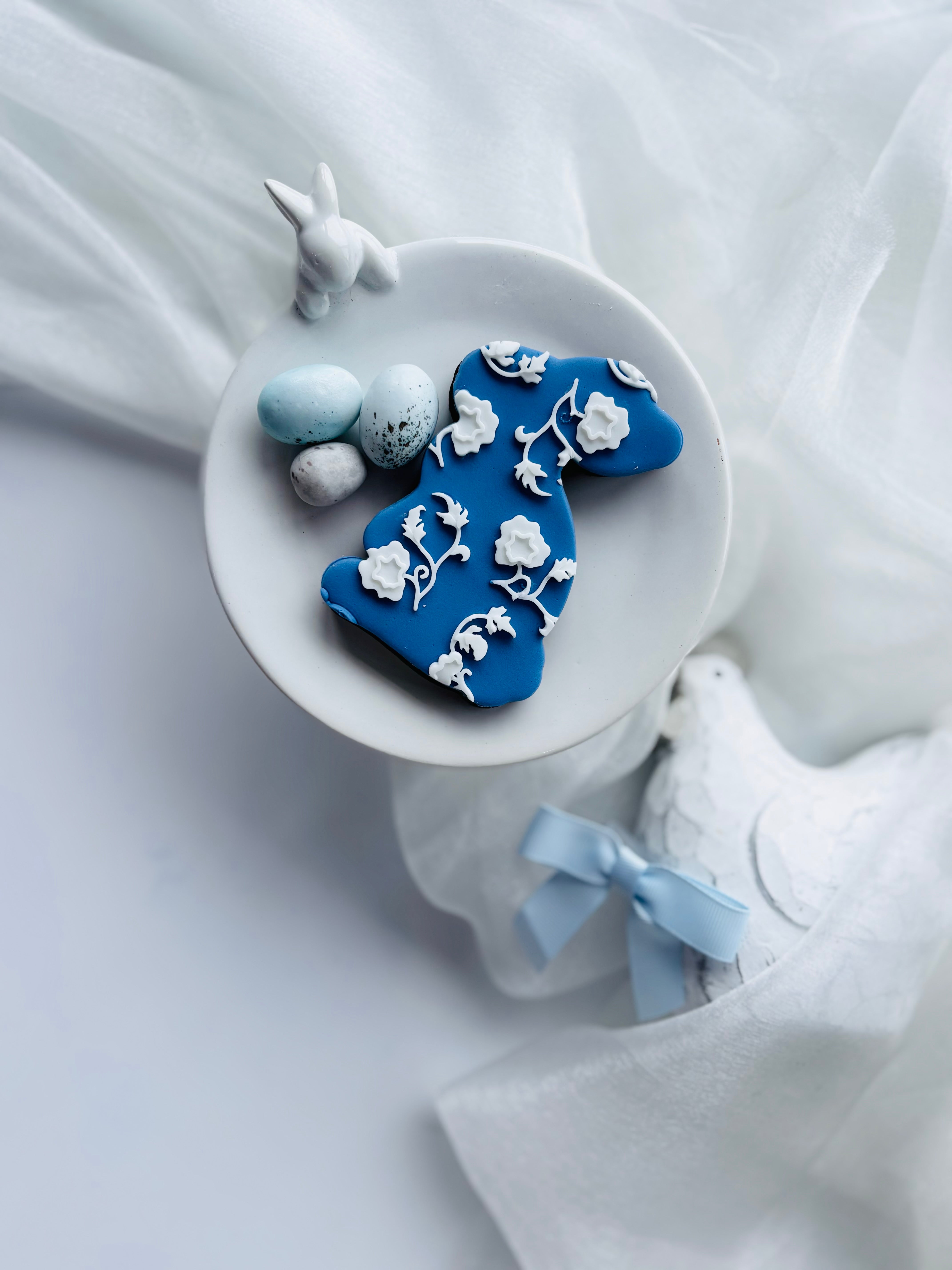 Boss Embosser - Easter Toile Pattern Plate Stamp and Bunny Shaped Cutter