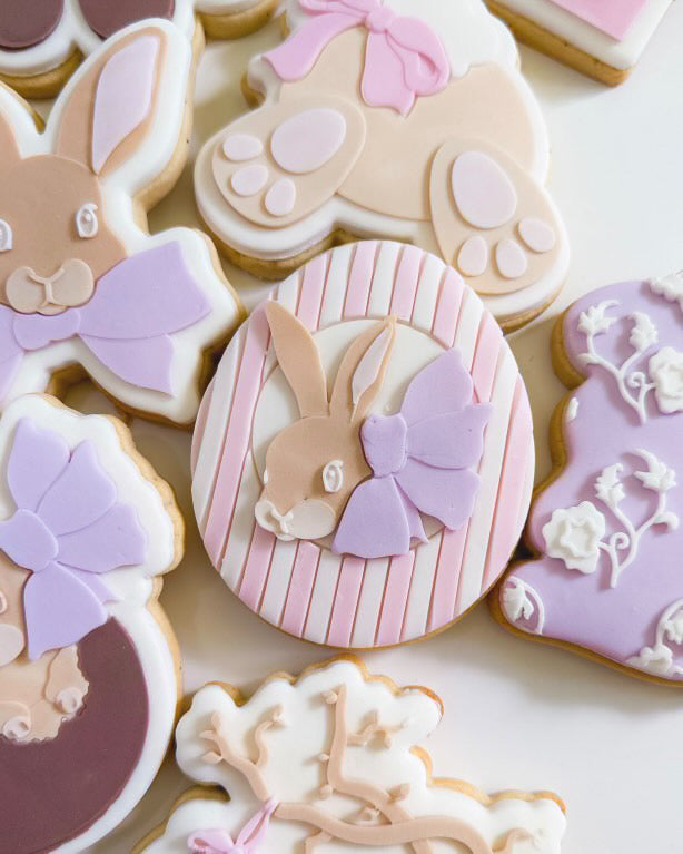 Boss Embossers - Elegant Bunny with Bow in Egg Stamp and Cutter