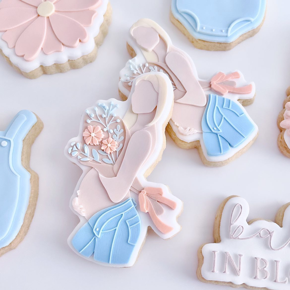 Boss Embossers - Pregnancy Belly with Floral Bouquet Debosser and Cutter