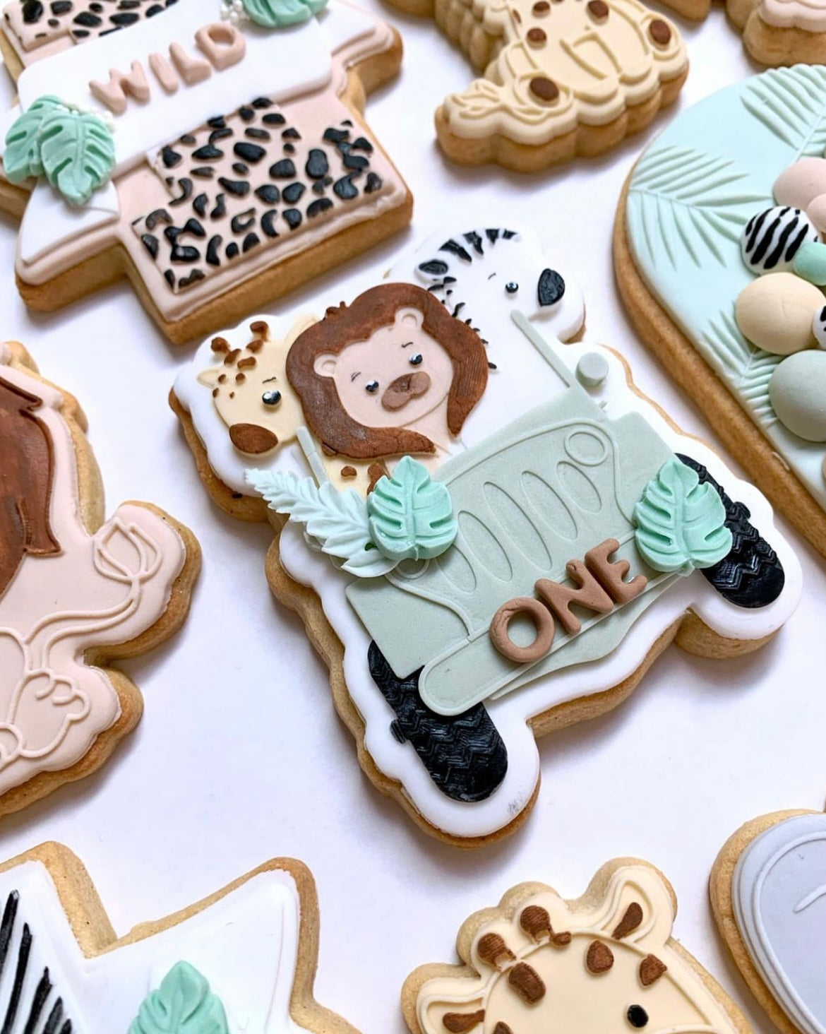 Boss Embossers - Safari Animals in Jeep Debosser and Cutter