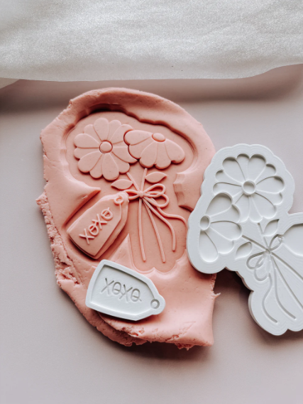 Boss Embossers - Floral Bunch with Separate Gift Tag Minis Debosser and Cutter Set