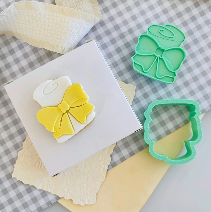 Bento Minis Cutter and Embosser Set - Graduation Scroll (SweetP)