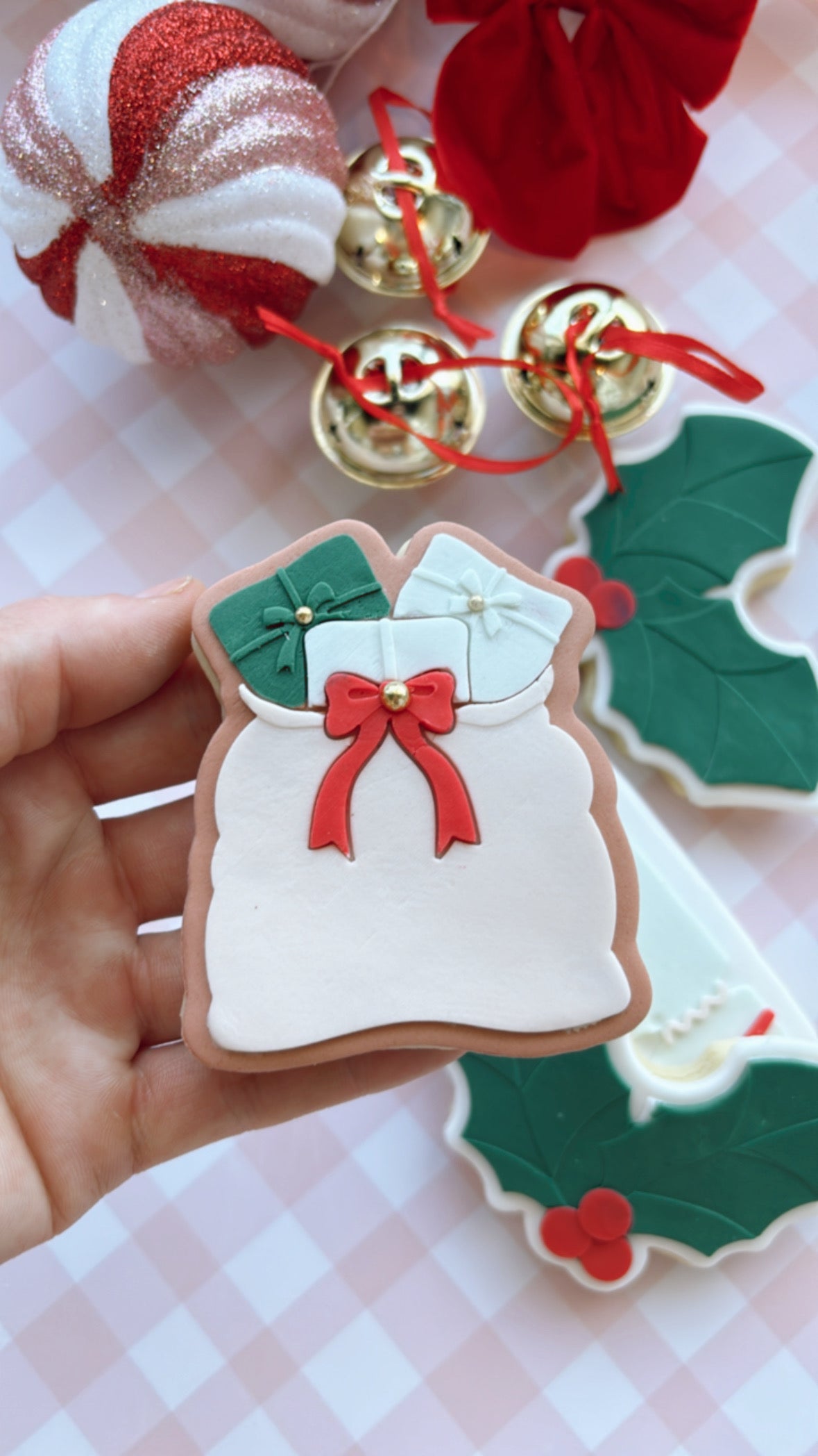 Boss Embossers - Simple Santa Sack with Present Stamp and Cutter