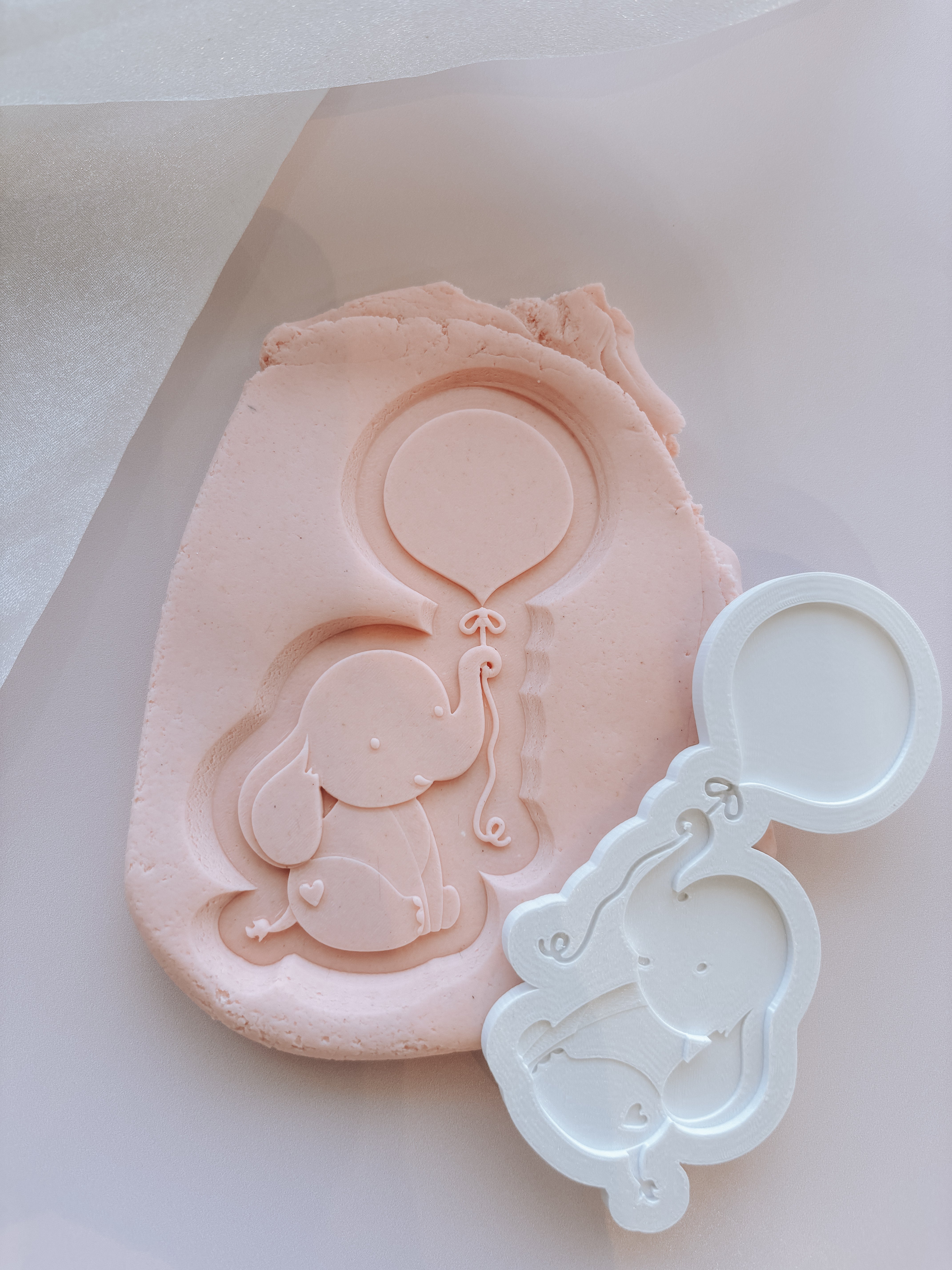 Boss Embossers - Sweet Baby Elephant with Balloon Stamp and Cutter