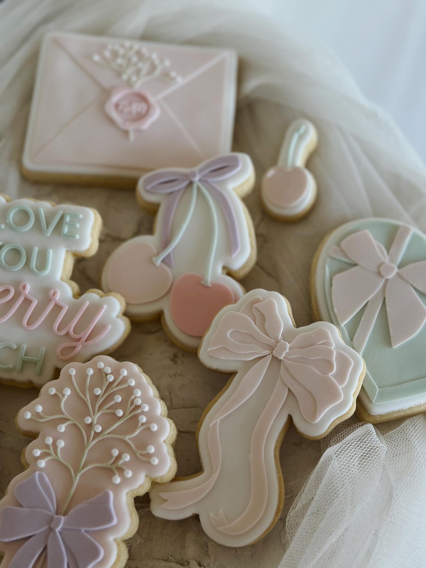 Boss Embossers - Thin Messy Ribbon Bow Debooser and Cutter