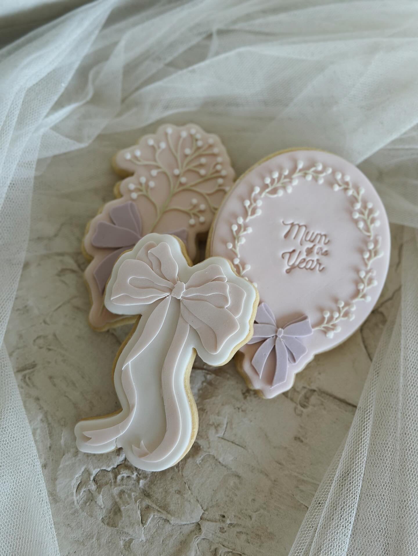 Boss Embossers - Thin Messy Ribbon Bow Debooser and Cutter