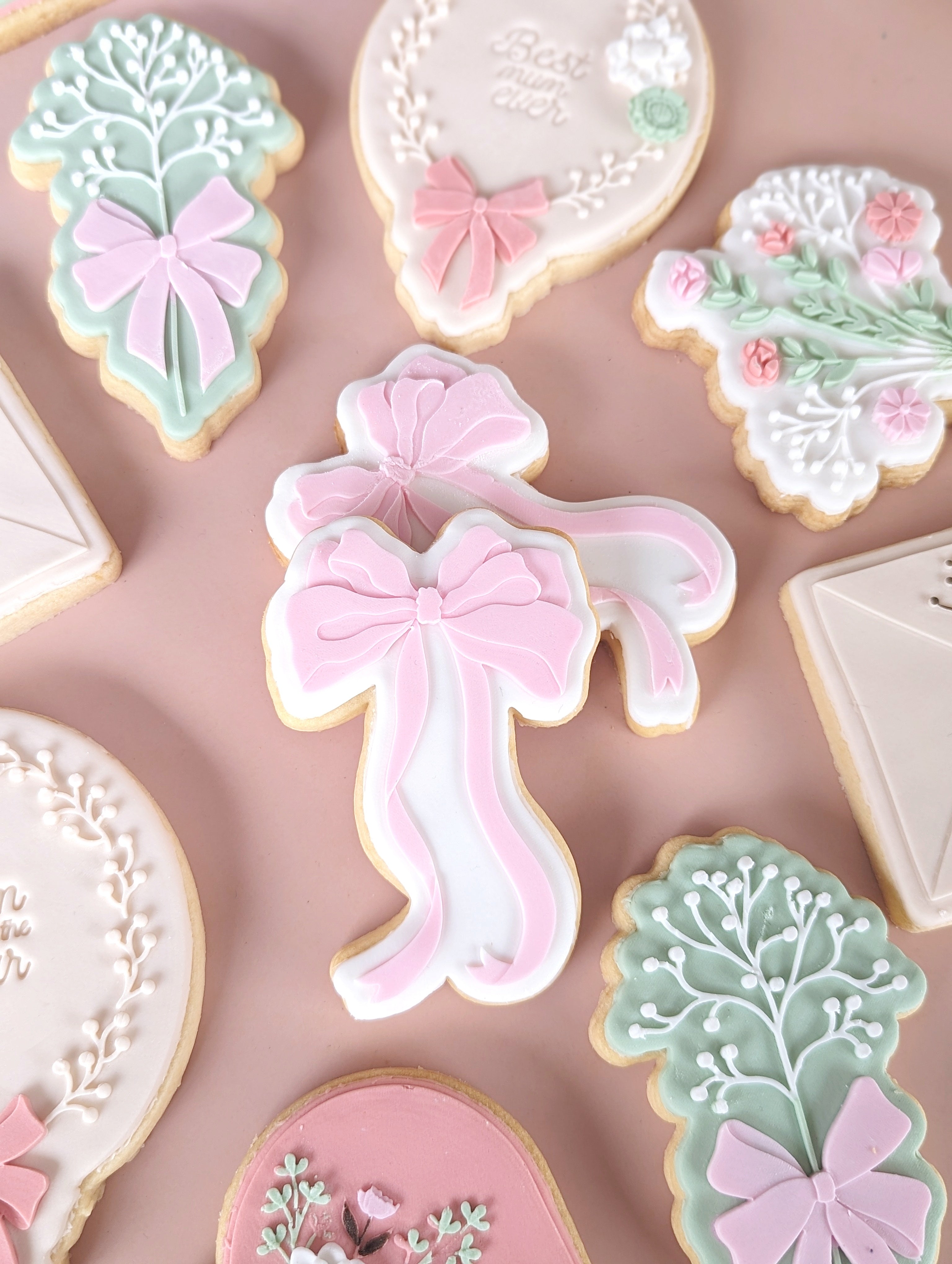 Boss Embossers - Thin Messy Ribbon Bow Debooser and Cutter