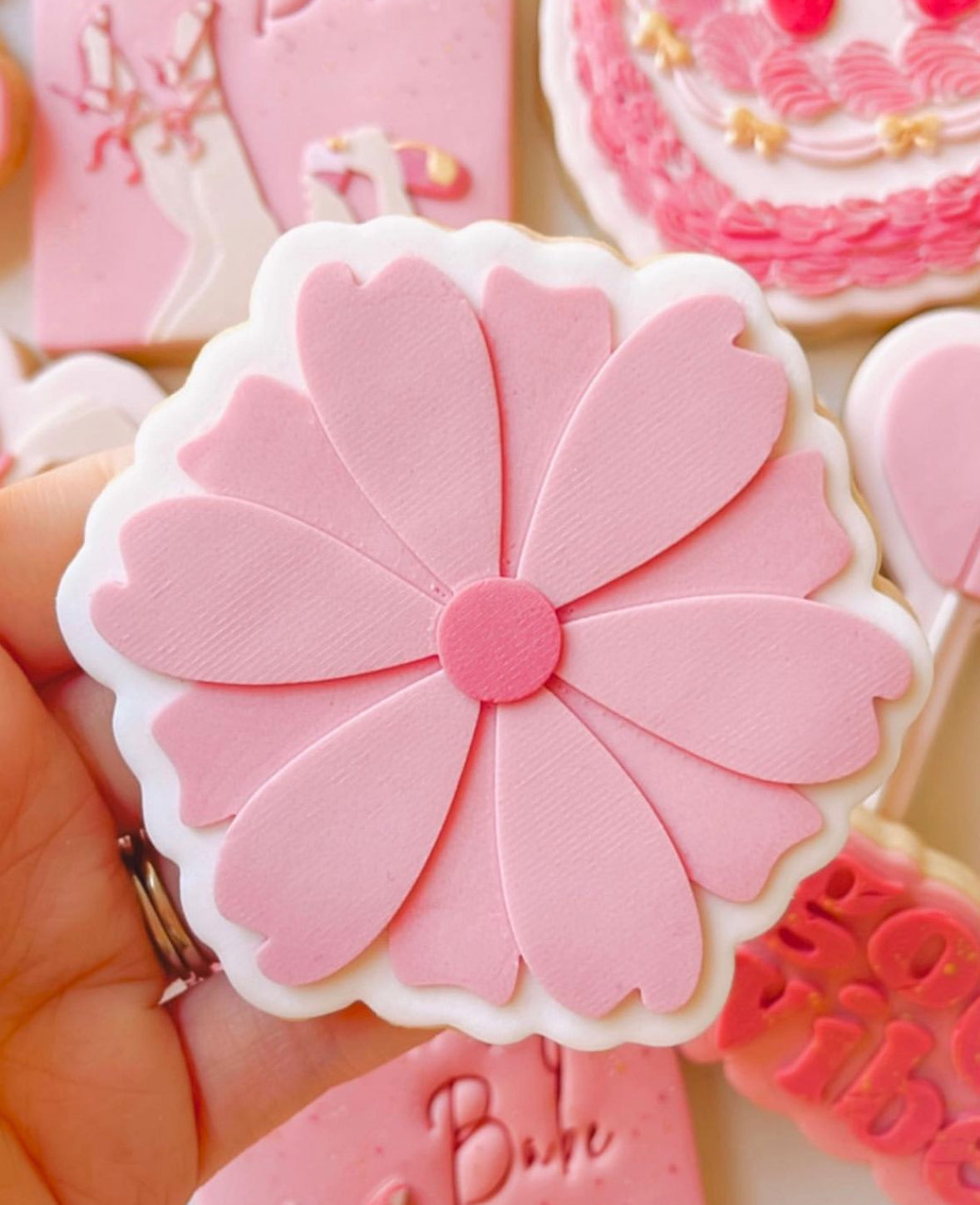 Boss Embossers - Vintage Daisy Stamp and Cutter