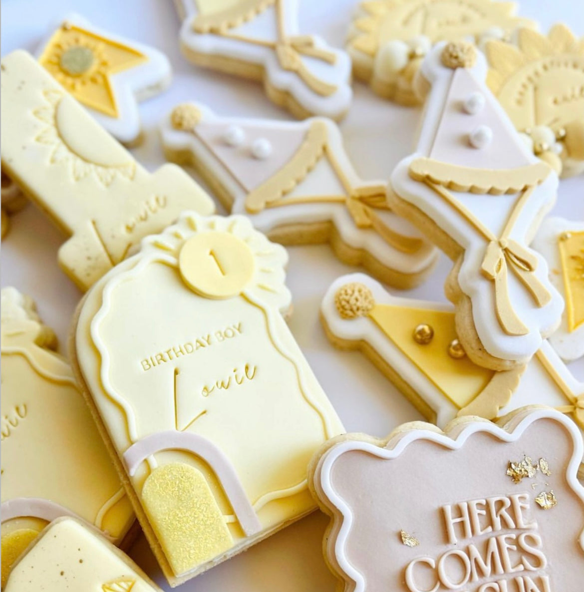 Boss Embossers - Wavy Sunshine Border Design Debosser and Cutter