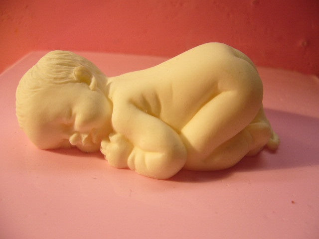 Sleeping Baby (70x55x40mm)