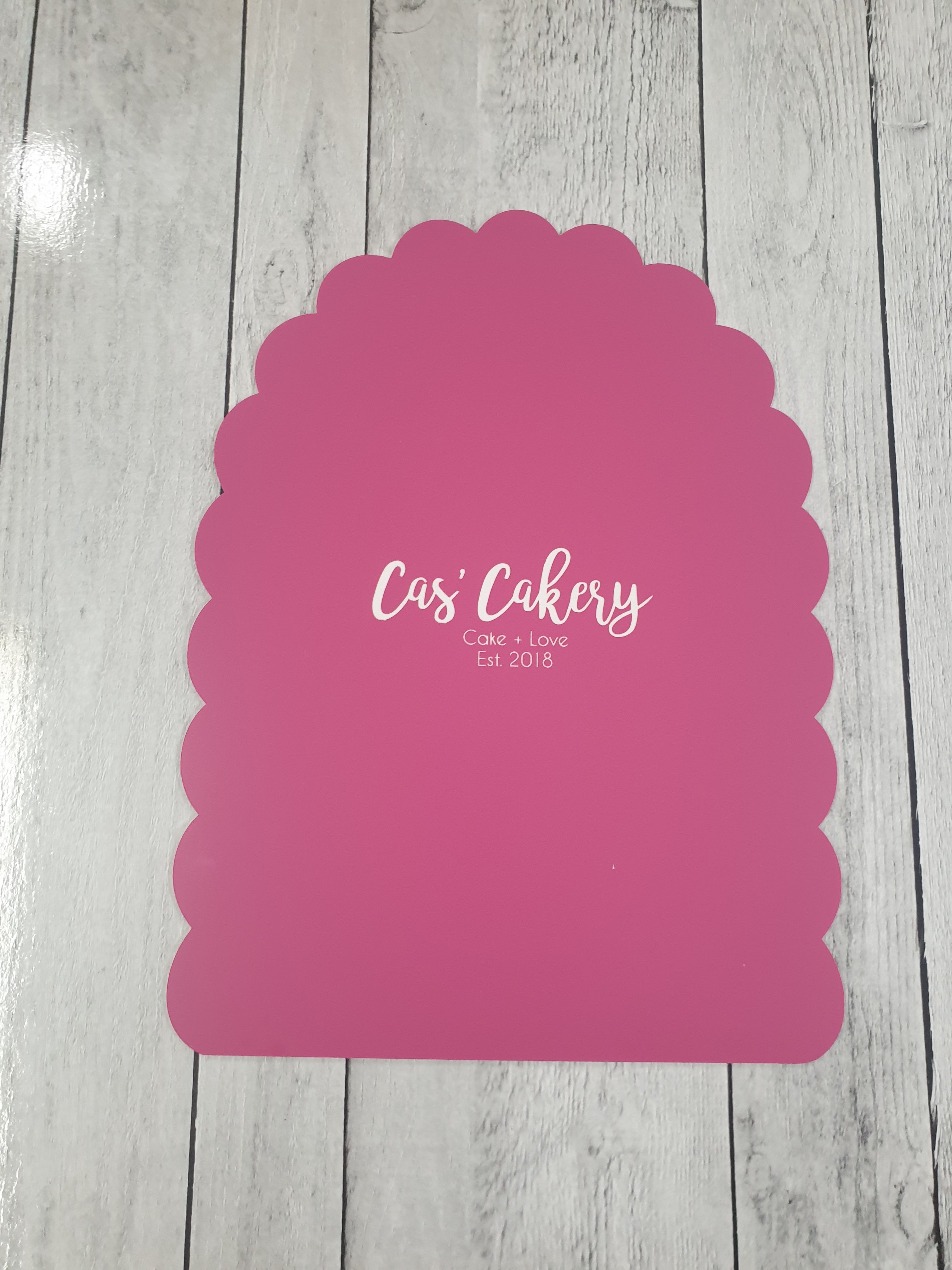Cas' Cakery Scallop Arch Guides